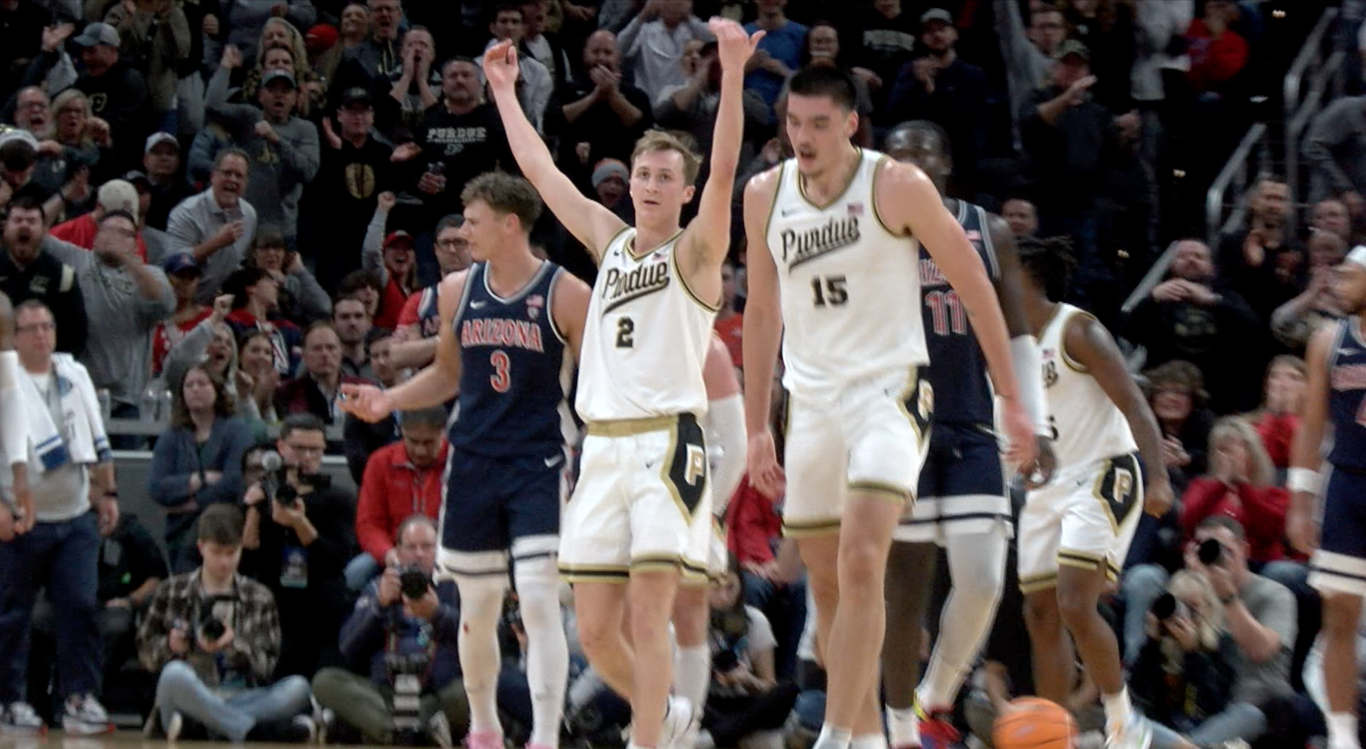 Fletcher Loyer drops 27 points against No. 1 Arizona